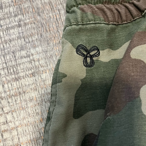 TNA camo Alix pant/jogger - Picture 6 of 6